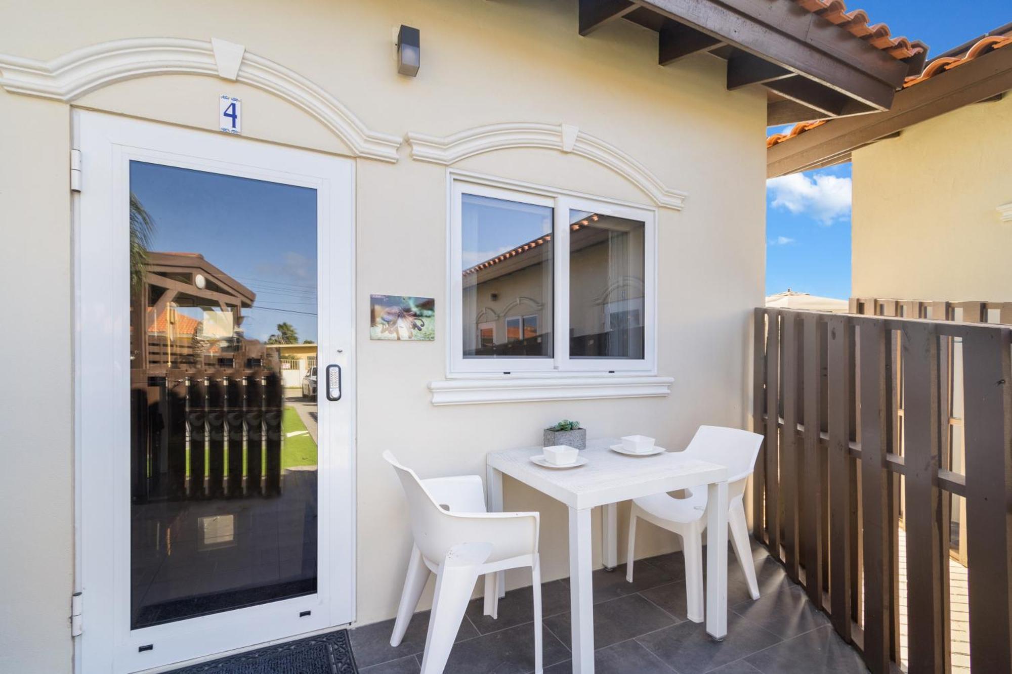 Little Sea Apartment Noord Exterior photo
