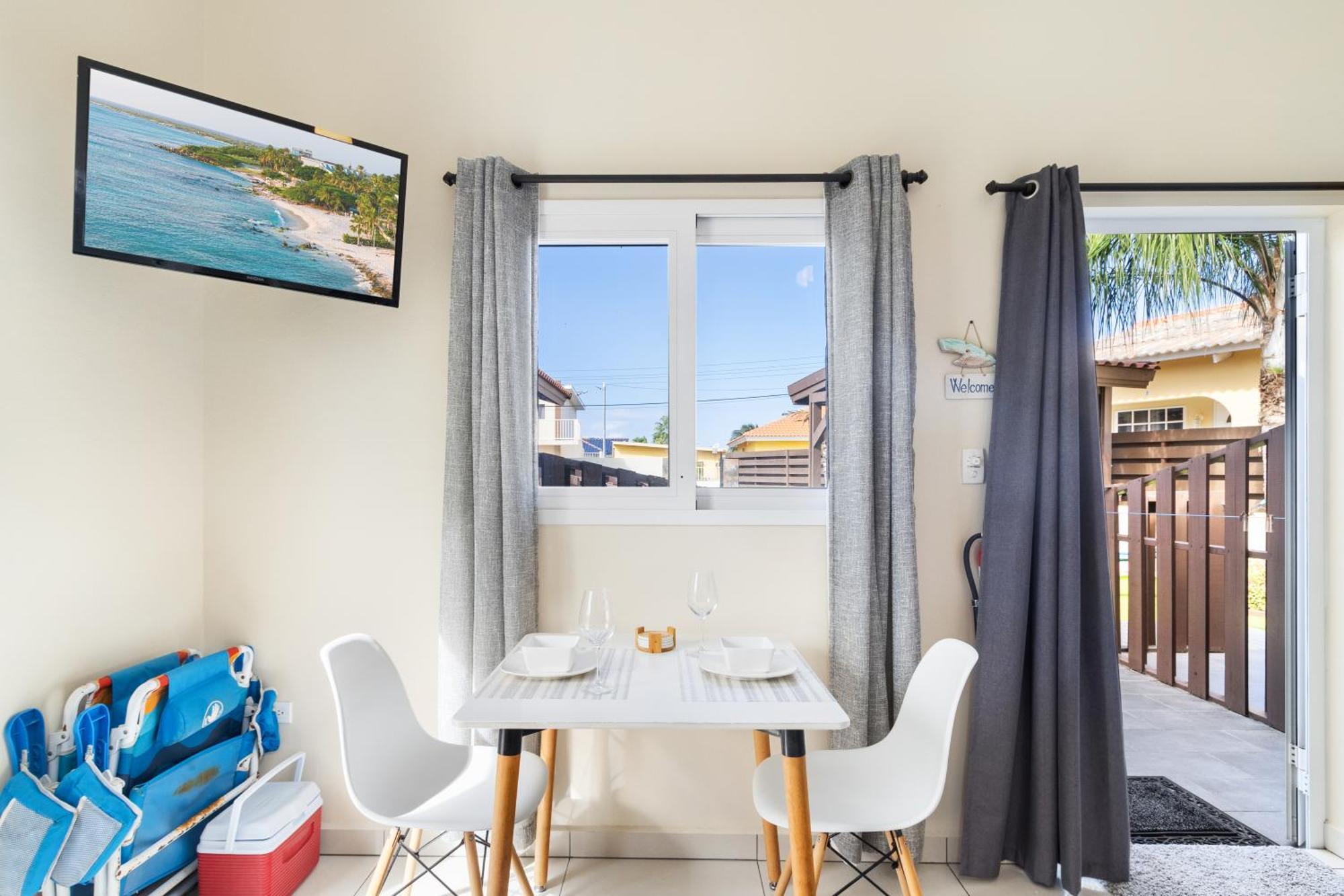 Little Sea Apartment Noord Exterior photo