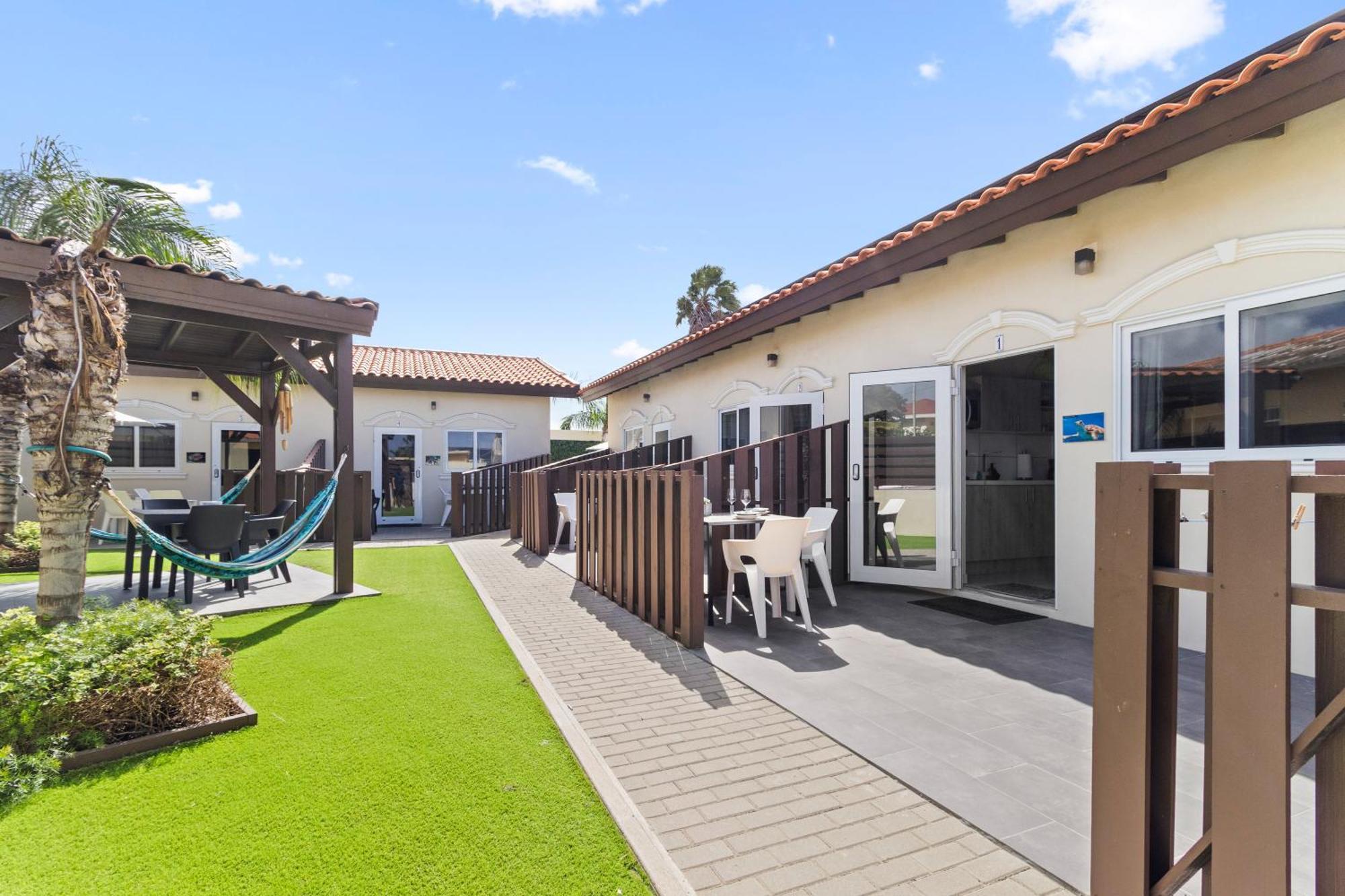 Little Sea Apartment Noord Exterior photo